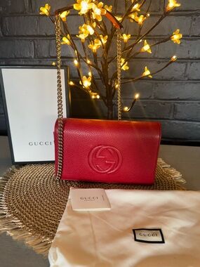 Like NEW Gucci Red Pebbled Leather AUTHENTIC Bag with Chain Adjustable Strap